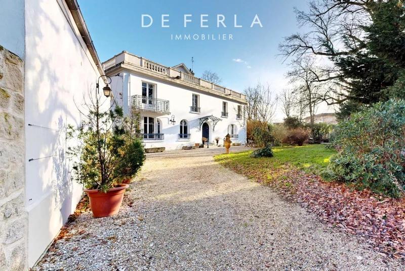 Demeure - 388 m² - 12 pièces