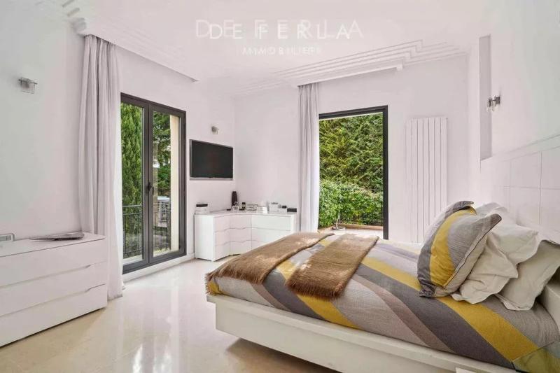 Propriété - 487 m² - 7 pièces