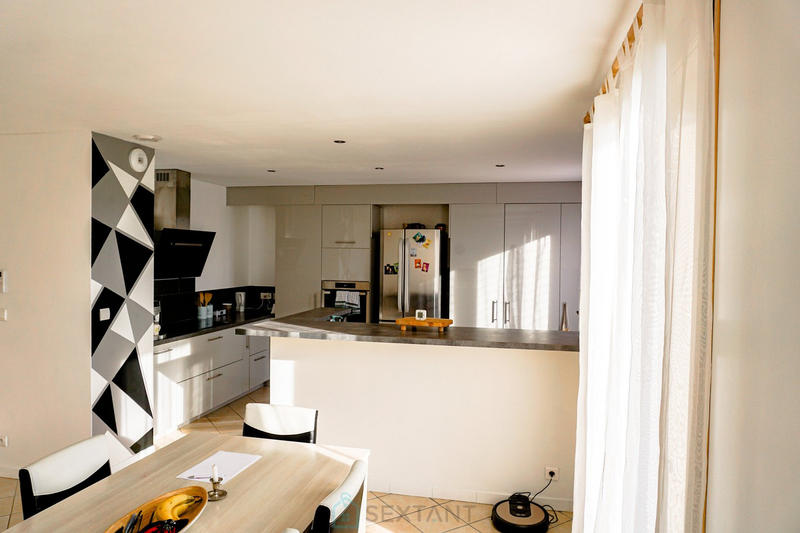 Maison - 215 m² - 7 pièces