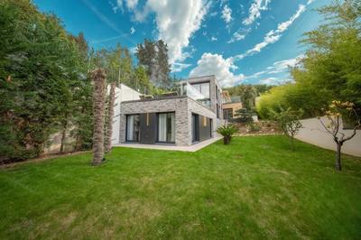 Maison - 560 m² - 10 pièces