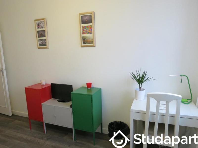 Chambre - 12 m² - 1 pièce