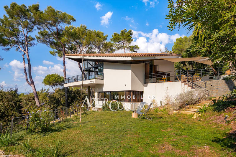 Villa - 245 m² - 6 pièces