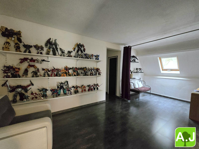 Maison traditionnelle - 178 m² - 8 pièces