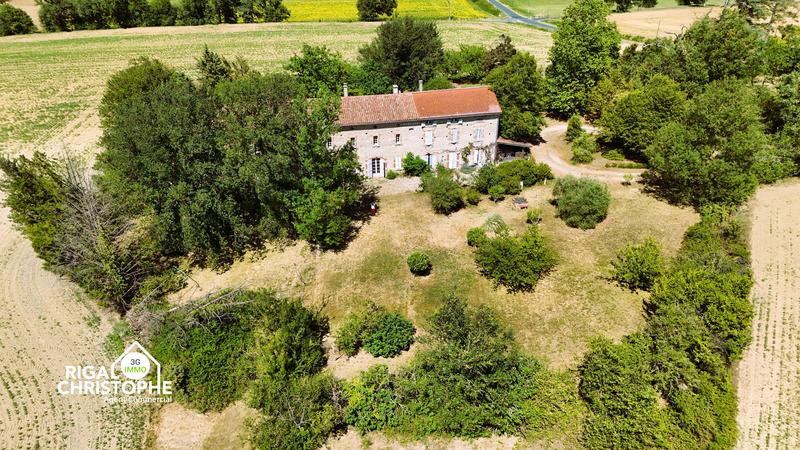 Corps de ferme - 490 m² - 16 pièces