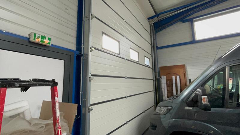 Local commercial - 1 083 m² - 8 pièces