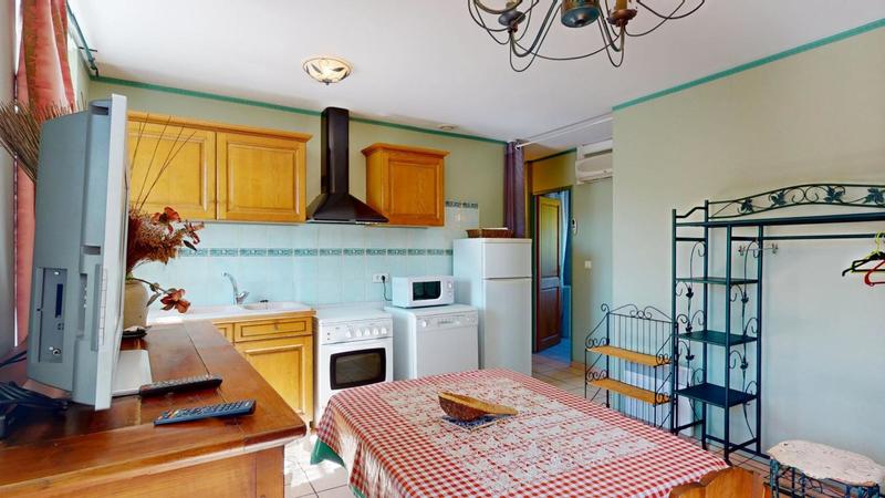 Maison - 240 m² - 11 pièces