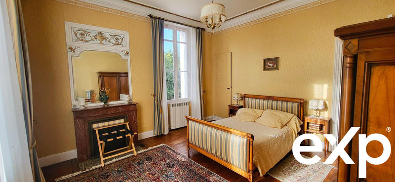 Maison - 365 m² - 10 pièces