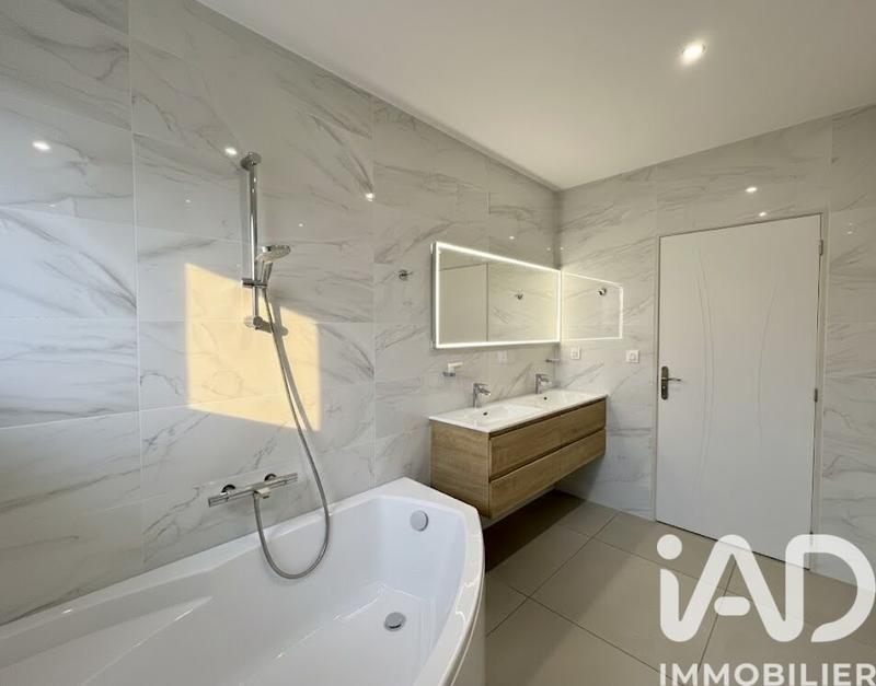 Maison - 231 m² - 9 pièces