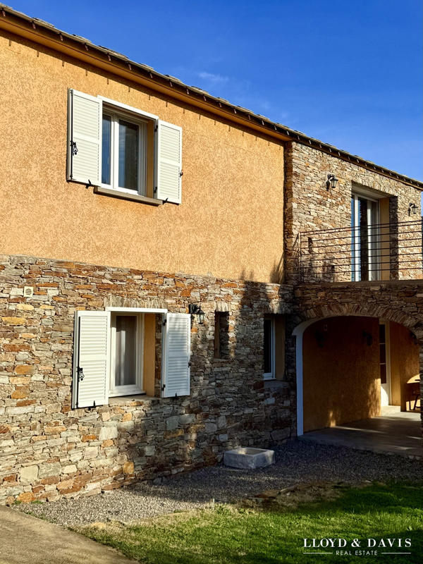 Maison - 200 m² - 7 pièces