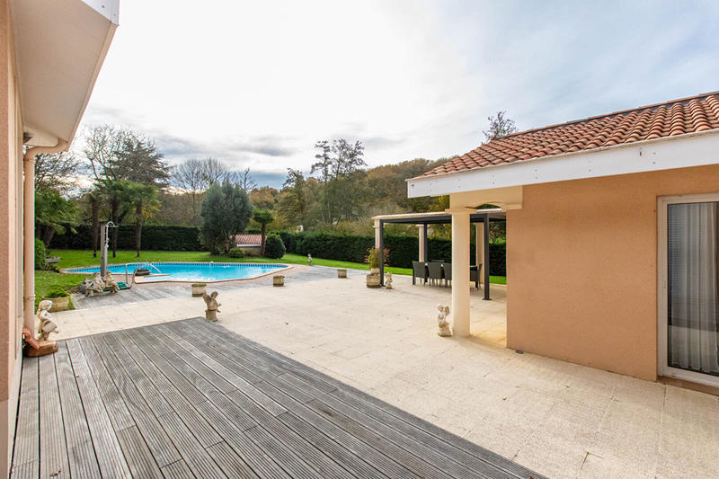 Maison - 199 m² - 8 pièces