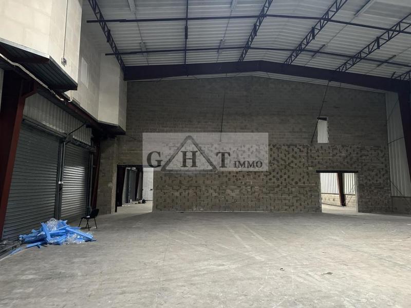 Local commercial - 1 411 m²