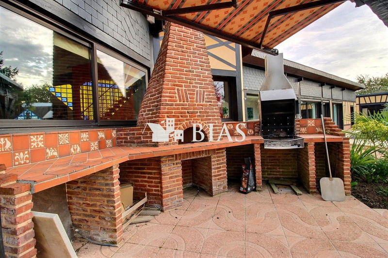 Maison - 360 m² - 6 pièces