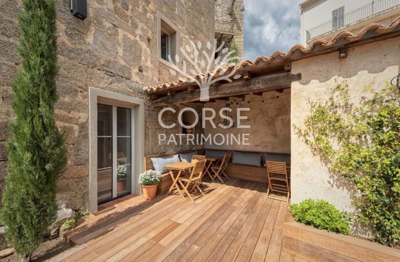 Maison de village - 302 m² - 12 pièces