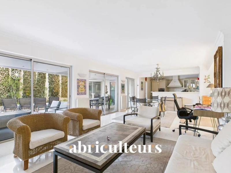 Appartement - 143 m² - 6 pièces