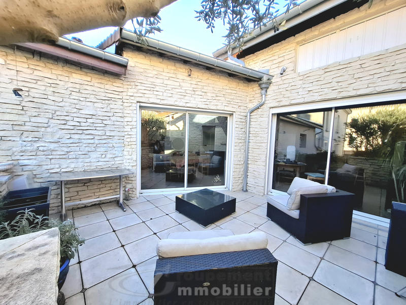 Maison - 230 m² - 6 pièces