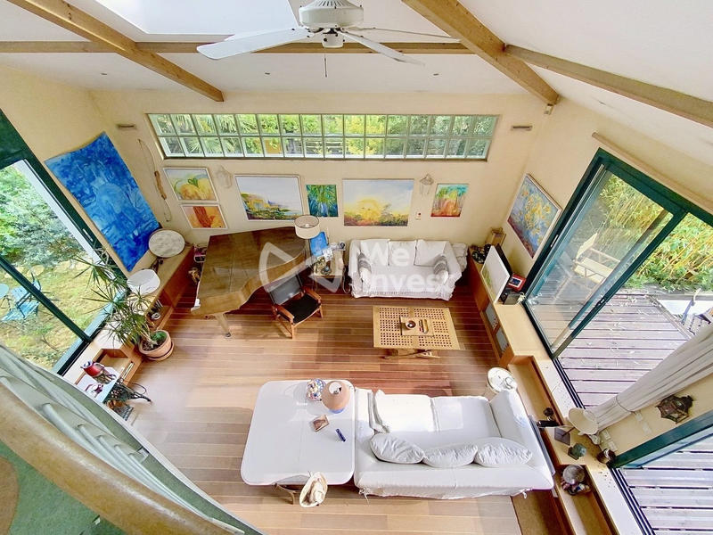 Maison - 247 m² - 11 pièces