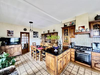 Maison traditionnelle - 195 m² - 5 pièces