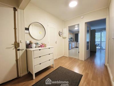 Appartement - 81 m² - 4 pièces