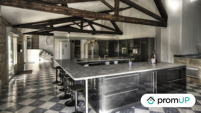 Maison contemporaine - 1 280 m² - 20 pièces