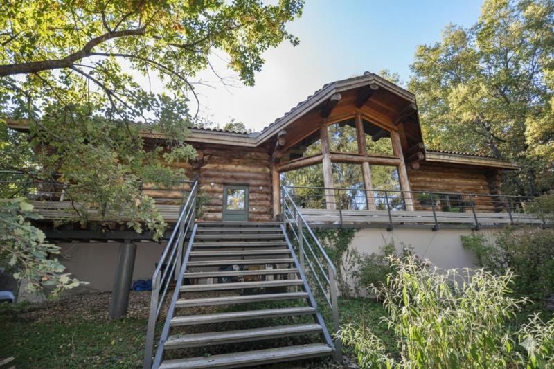 Propriété - 360 m² - 8 pièces