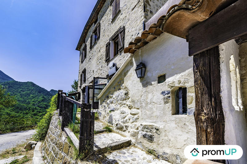 Maison ancienne - 239 m² - 18 pièces