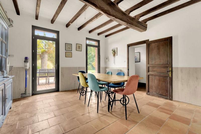 Maison - 300 m² - 11 pièces