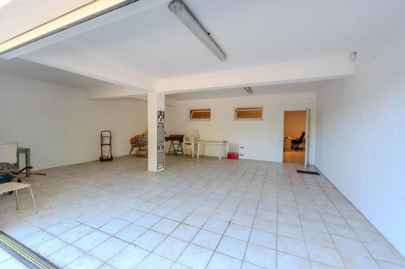 Villa - 303 m² - 6 pièces