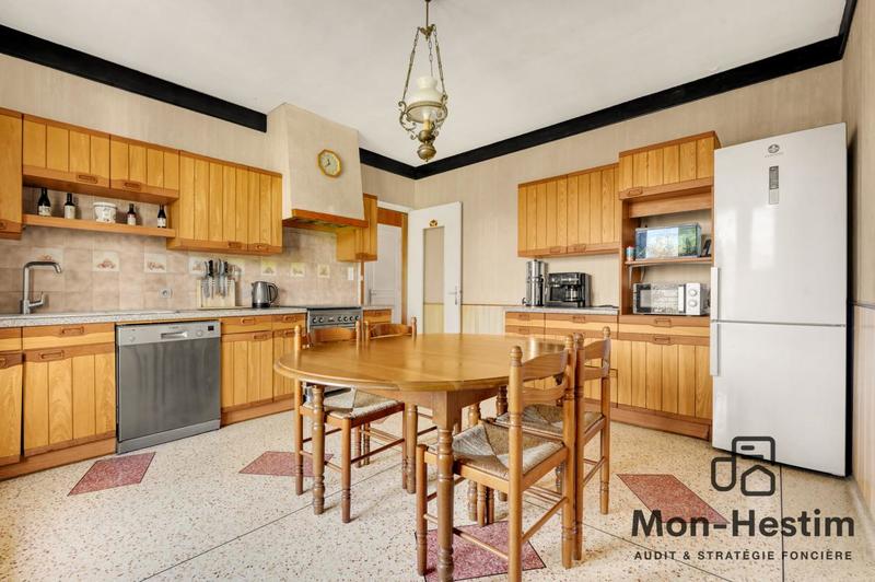 Propriété - 263 m² - 11 pièces