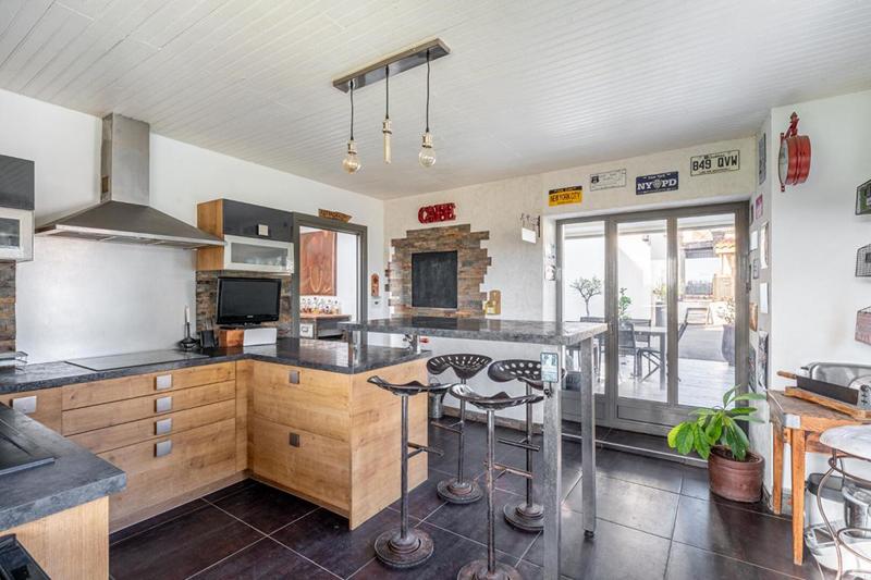 Maison - 200 m² - 7 pièces