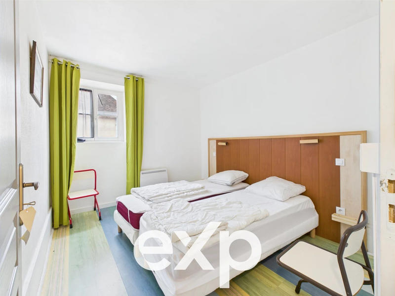 Maison - 275 m² - 10 pièces