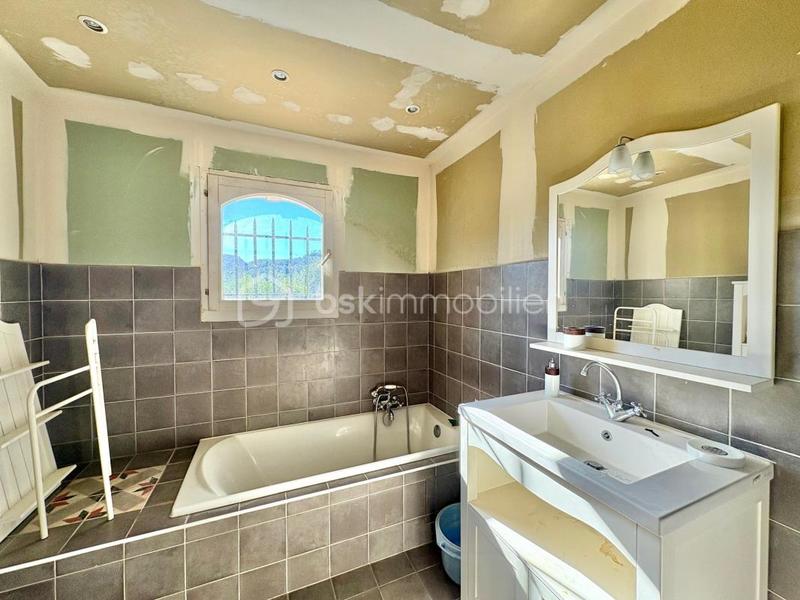 Maison traditionnelle - 225 m² - 6 pièces