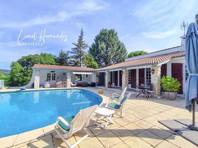 Maison - 220 m² - 7 pièces