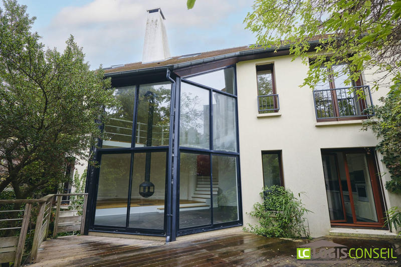 Maison contemporaine - 201 m² - 9 pièces