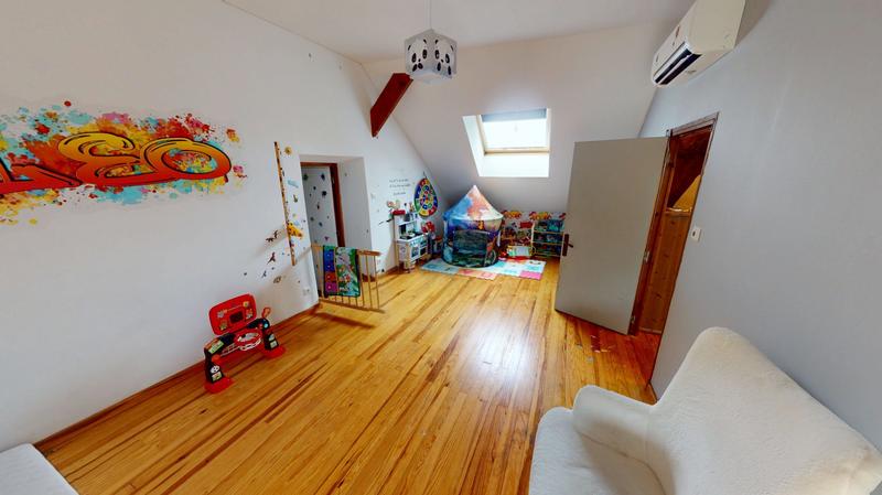 Maison - 161 m² - 6 pièces