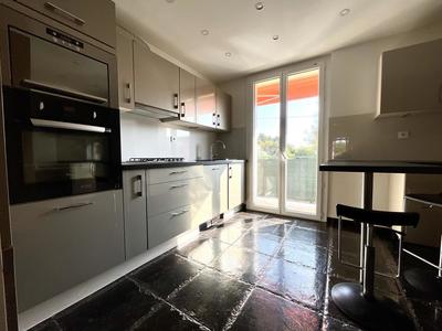 Appartement - 111 m² - 5 pièces