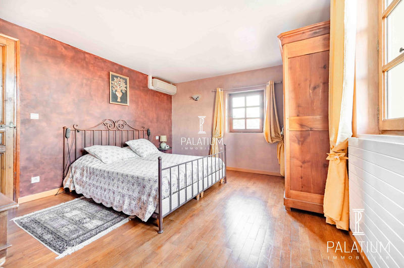 Villa - 203 m² - 6 pièces