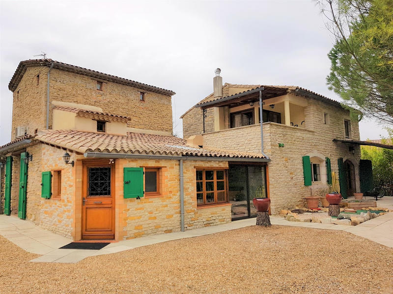 Maison - 242 m² - 7 pièces