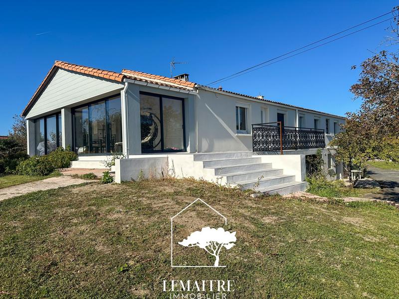Maison - 288 m² - 10 pièces