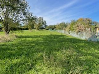 Terrain constructible - 1 895 m²