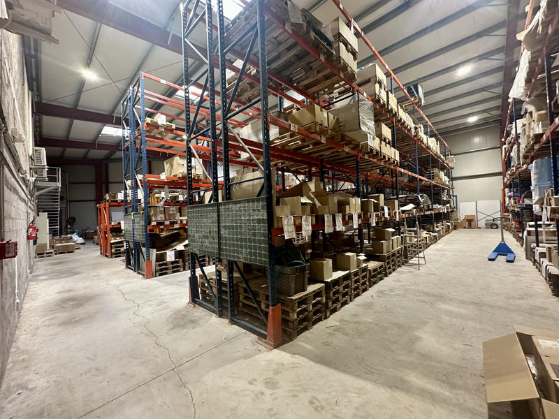 Local d'activités - 980 m²