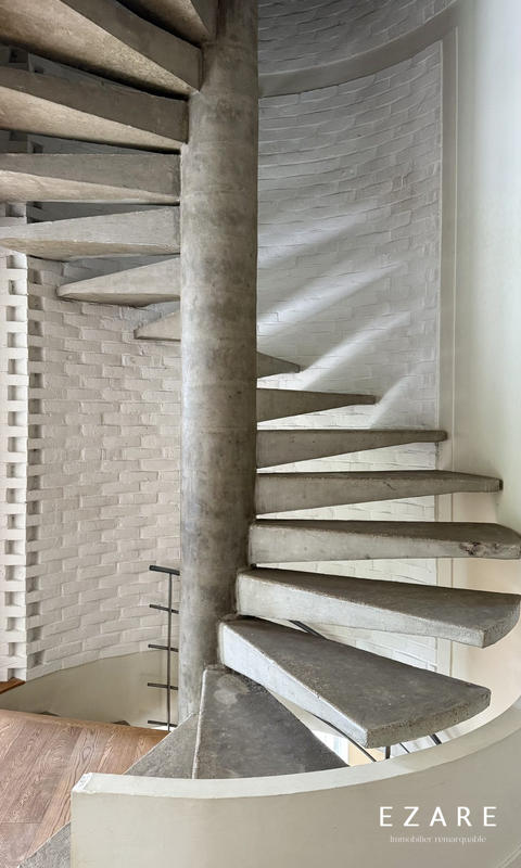 Maison - 249 m² - 8 pièces