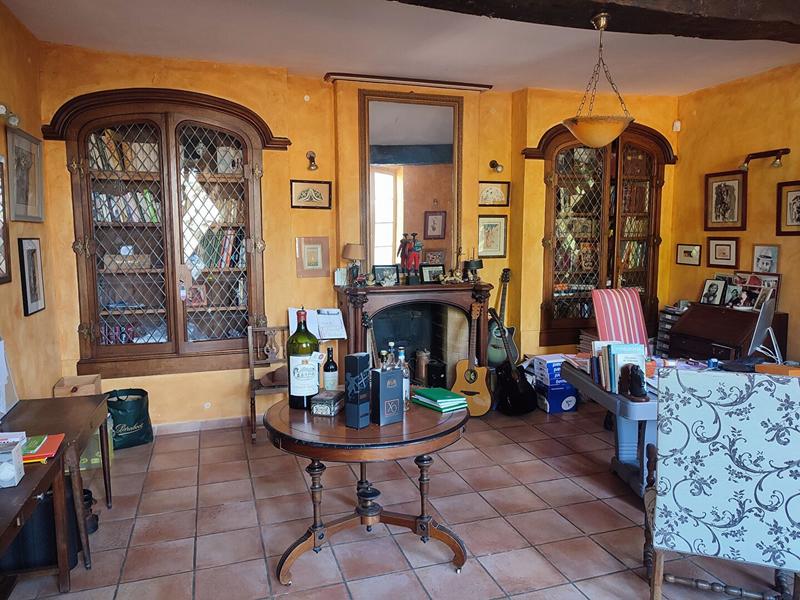 Maison - 552 m² - 16 pièces