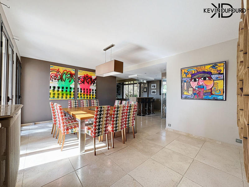 Propriété - 400 m² - 14 pièces