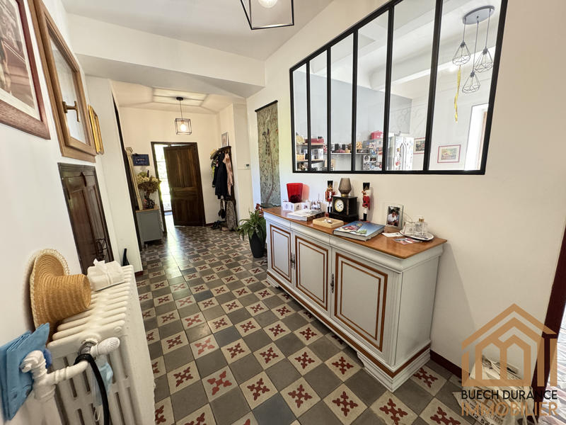 Maison - 245 m² - 12 pièces