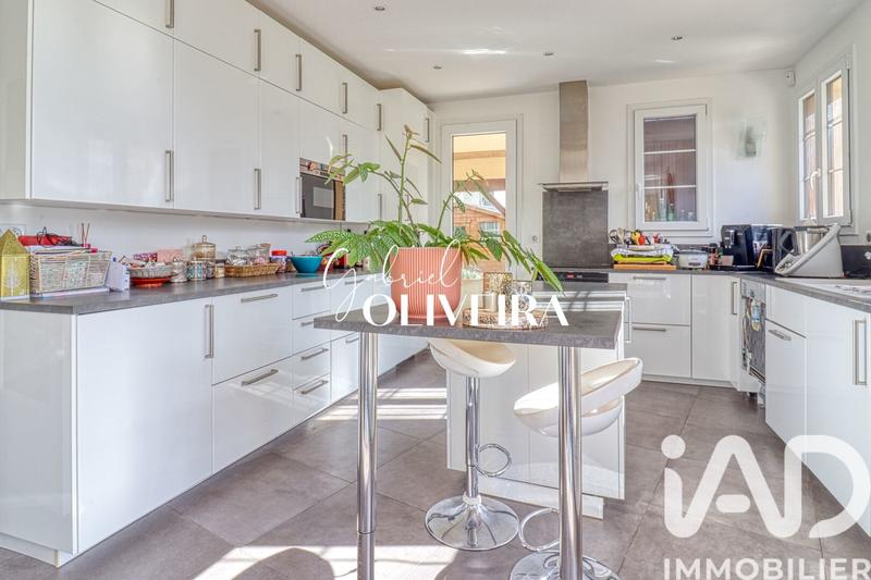 Maison - 232 m² - 10 pièces