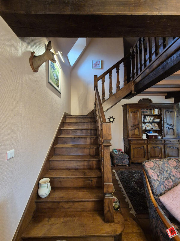 Maison traditionnelle - 188 m² - 10 pièces