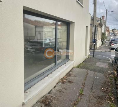 Local d'activité / Entrepôt - 61 m²