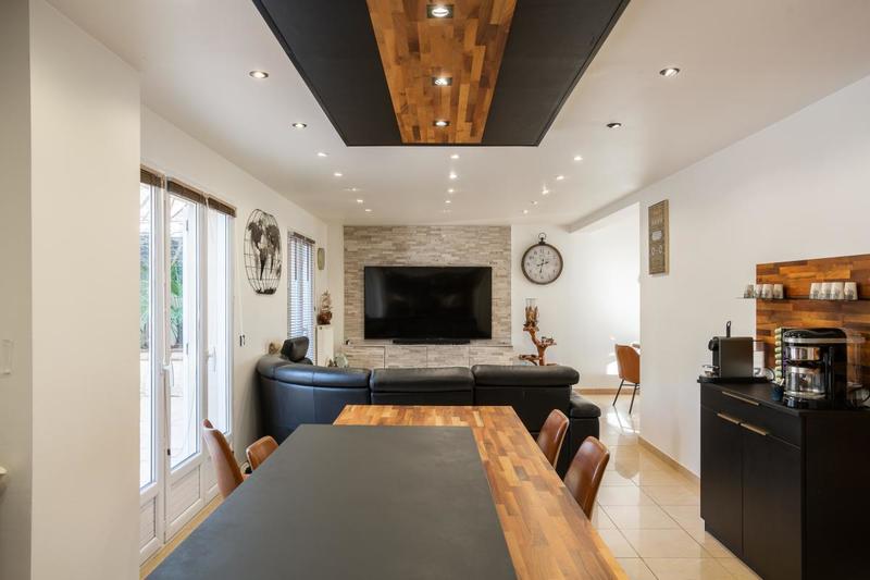 Maison - 200 m² - 7 pièces