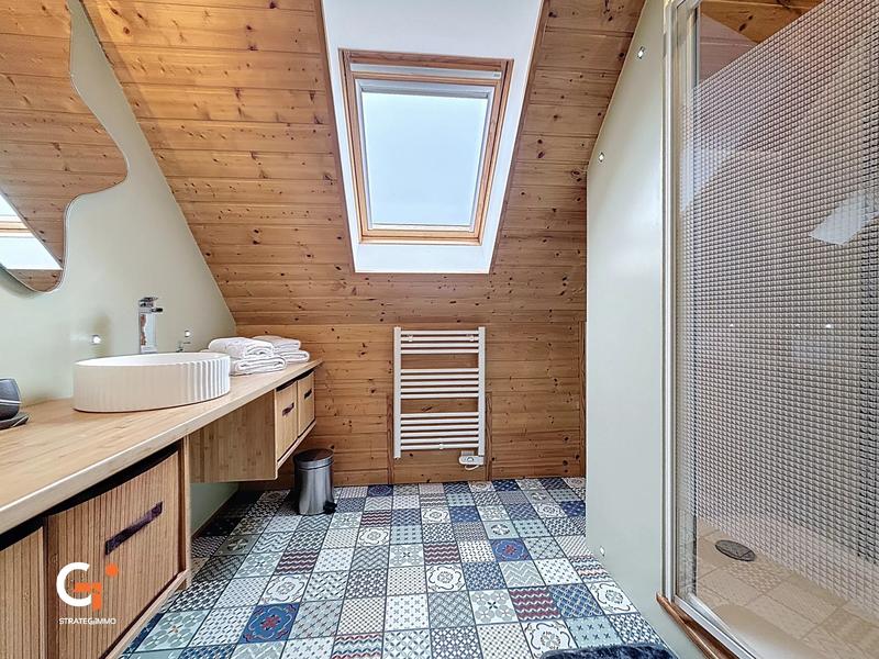 Maison - 202 m² - 7 pièces