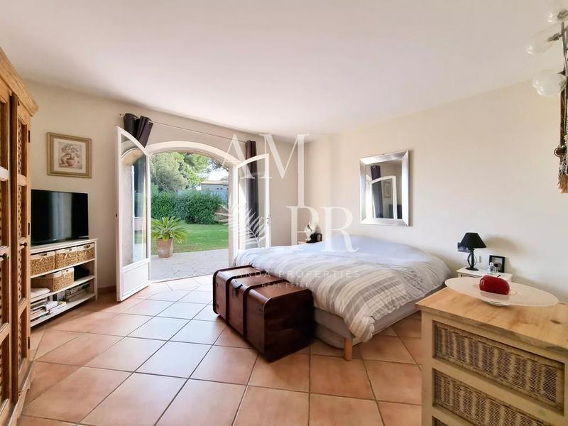 Villa - 215 m² - 8 pièces